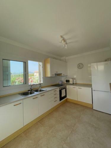 Beautiful Apartment With Sea View And Great Pool