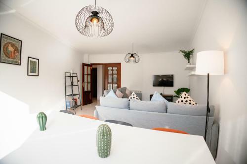 Casa Bella Lalin- 4 Double Bedroom Galician Country Home!