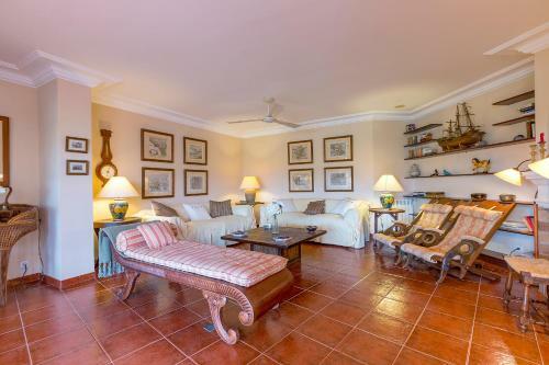 Townhouse With Pool And Mountain Views, Just 5 Min