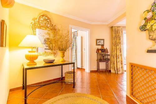 Townhouse With Pool And Mountain Views, Just 5 Min