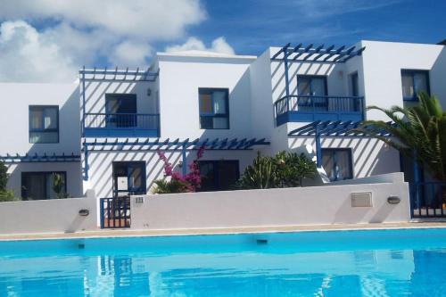 Apartamento Duplex Con Piscina En 1� Linea de Mar. Super Vistas