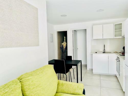 Canaryislandshost L Room