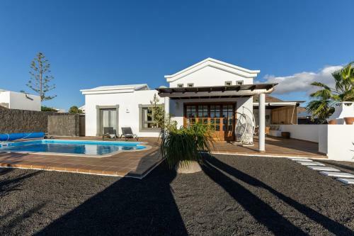 Villa Mo Luxury Heated Pool
