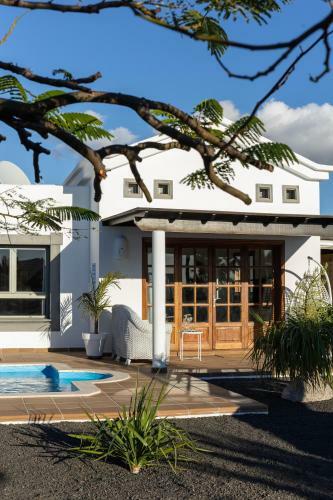 Villa Mo Luxury Heated Pool