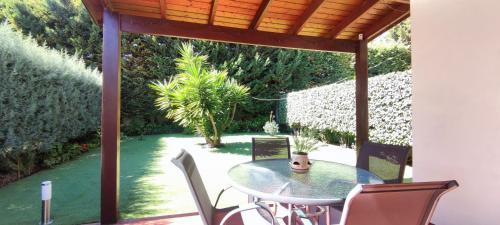 Tabarca Chalet Con Jard�n Y Piscina Comunitaria