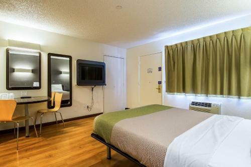 Motel Studio 6 Cypress
