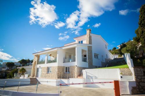 Villa Luna Dreams