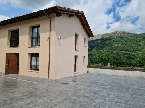 Apartamentos Villa De Panes - La Plaza