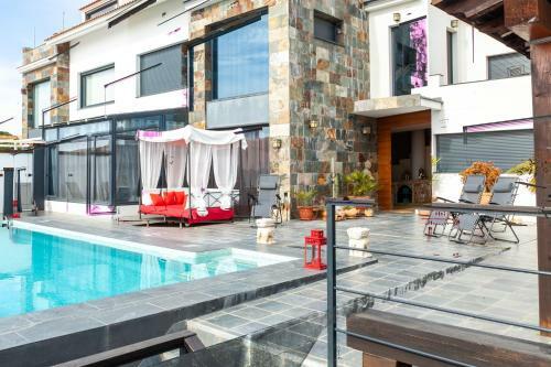 Chalet Con Piscina Privada En Mazag�n