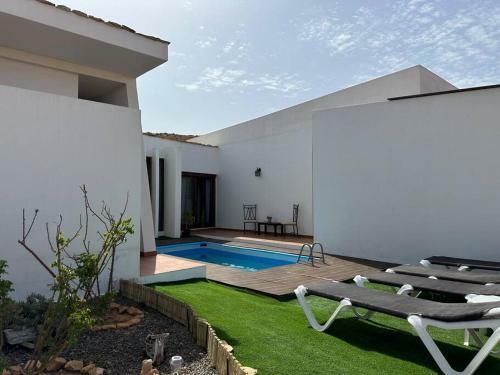 Private Villa With Pool In The Mountains