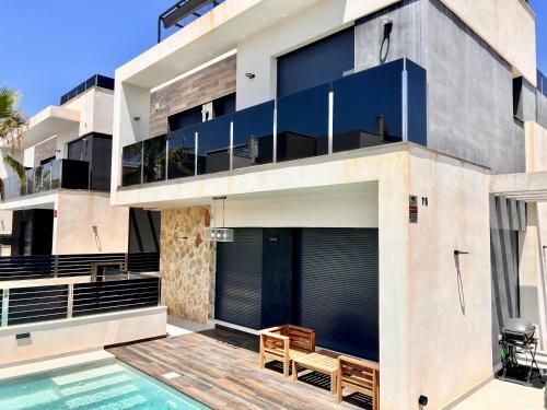 Cape Villa In Cabo De Roig