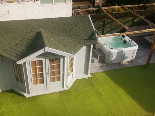 Fabulous Private Villa With Jacuzzi & Large Garden