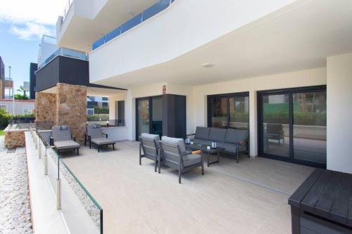Sunrise Pool View Apartment