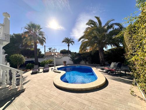 Sonnige Villa Mit Privatem Pool & Dachterrasse