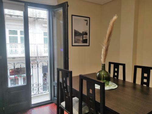 Apartamento 1a. Disfruta de Su Balc�n Sobre El Casco Viejo.