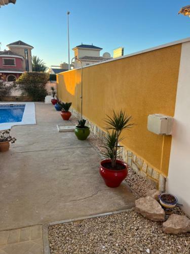 Inviting 4-bed Villa In Orihuela
