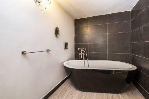Villa Wanderlust Sitges Hills. Exclusive Pool.