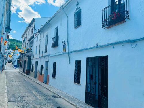 Hostal Oliva Courtyard Guesthouse