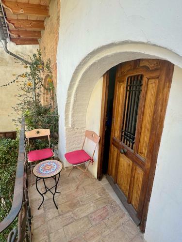 Hostal Oliva Courtyard Guesthouse