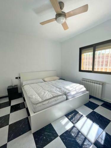 Casa Con Jard�n En Ogijares