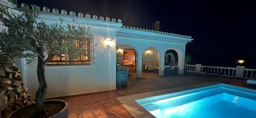 Andalusian Villa With Heated Pool