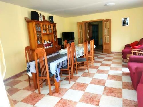 Casa Grande Con Barbacoa Y Chimenea