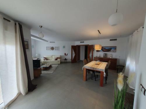 Espacioso Apartamento En Primera L�nea Del Mar