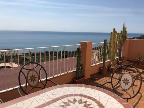 Apartamento Great Sea View, Pool & Parking