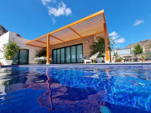 Villa De Lujo Con Piscina Climatizada