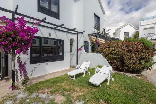 3br House - Parking - Pool - 15 Min Walk To Beach