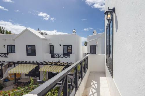 3br House - Parking - Pool - 15 Min Walk To Beach