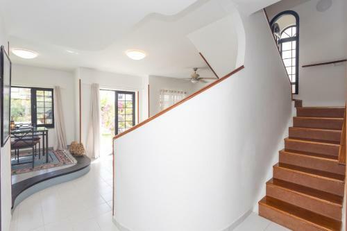 3br House - Parking - Pool - 15 Min Walk To Beach