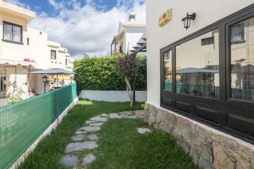 3br House - Parking - Pool - 15 Min Walk To Beach