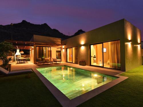 Luxurious Villa In Mog�n