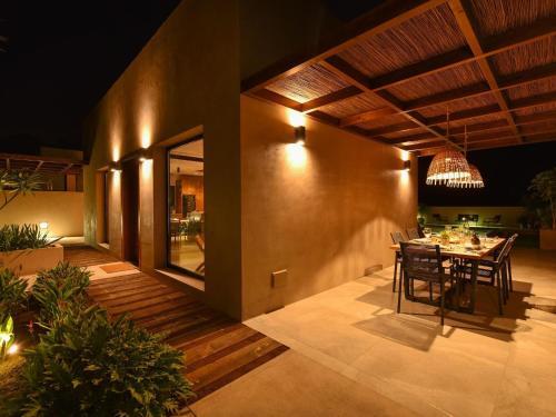 Luxurious Villa In Mog�n