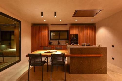 Luxurious Villa In Mog�n