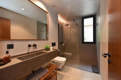 Luxurious Villa In Mog�n