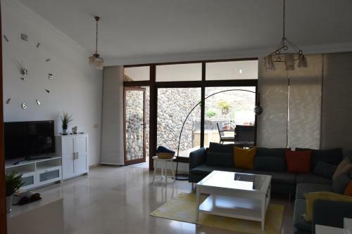 Villa Elsa Tauro Topaz