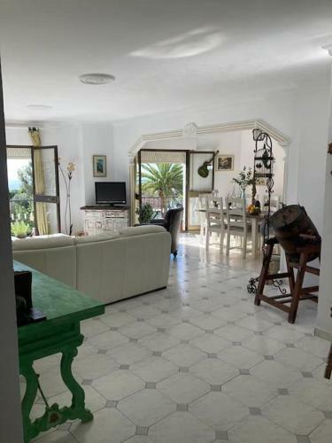 Espacioso Apartamento De Dos Dormitorios En Mijas