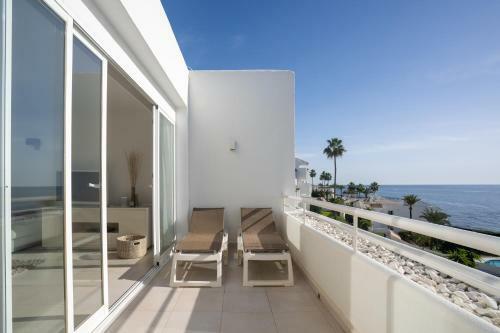 Front Line Beach 2bed Apartment