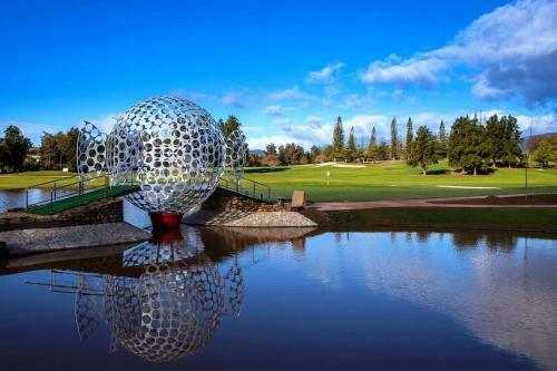 5* Stunning Golf & Sea Apartment
