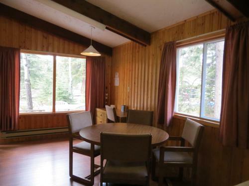 Lodge Pine Bungalows