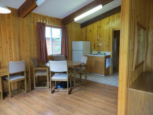 Lodge Pine Bungalows