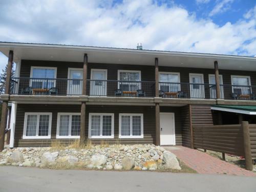 Lodge Pine Bungalows