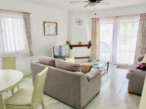 Bright And Airy 2 Bed 2 Bath Modern Apartment