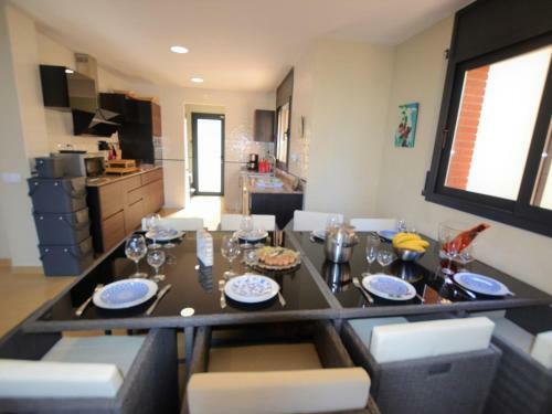Villa Salamandre 10 People Costa Brava