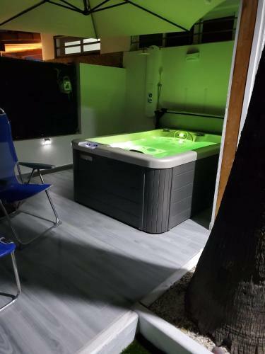 Chalet Luxury With Privacy And Jacuzzi