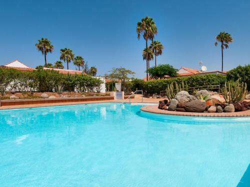 Central Bungalow With Communal Pool In Maspalomas