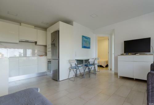 Holiday Apartment With Direct Sea Promenade Access