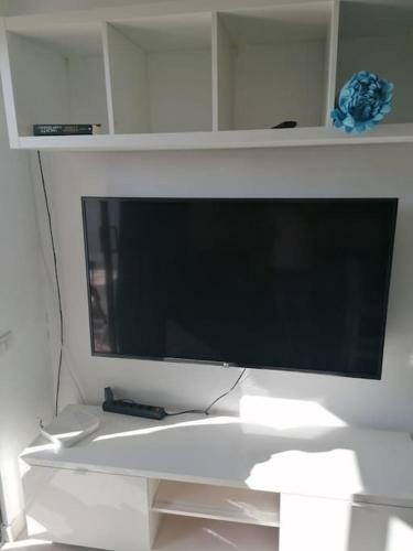Quiet & Bright Apartment With Private Garden